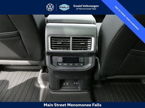 Certified 2025 Volkswagen Atlas SEL image 47
