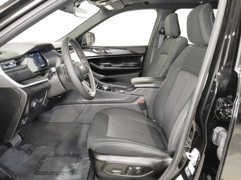 Used 2025 Jeep Grand Cherokee L Laredo AWD/4WD image 10