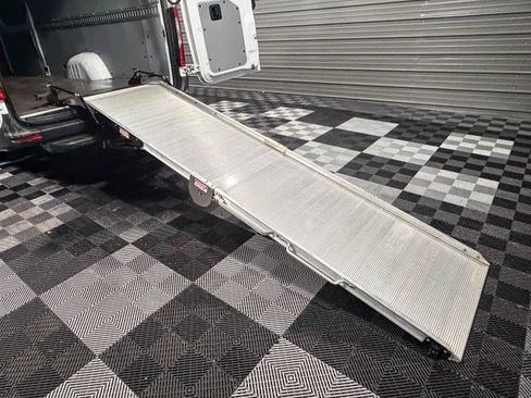 Used 2021 Mercedes-Benz Sprinter 2500 image 12