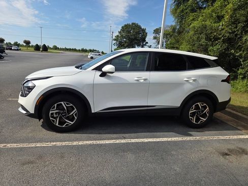 Used 2024 Kia Sportage LX AWD/4WD image 4