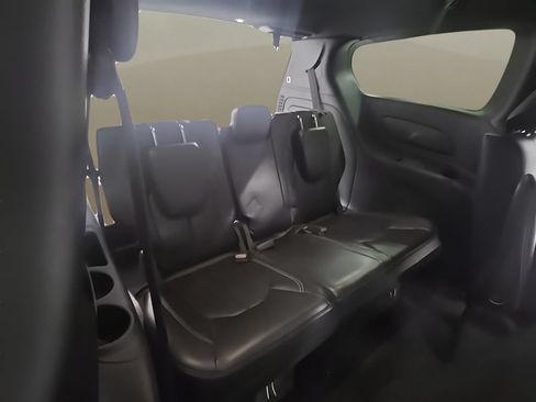 Used 2024 Chrysler Pacifica Limited FWD image 27