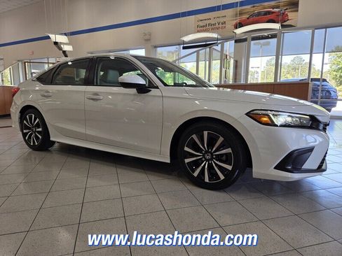 Used 2024 Honda Civic EX image 3