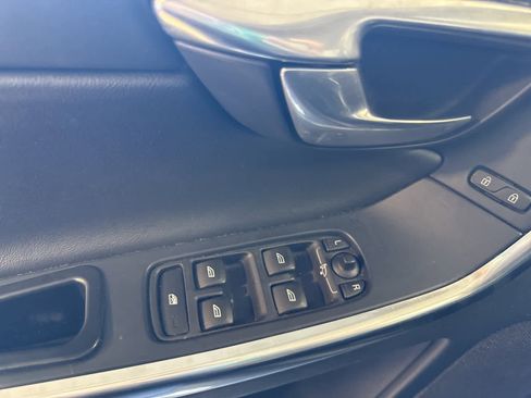 Used 2017 Volvo XC60 T6 R-Design w/ Climate Package image 19