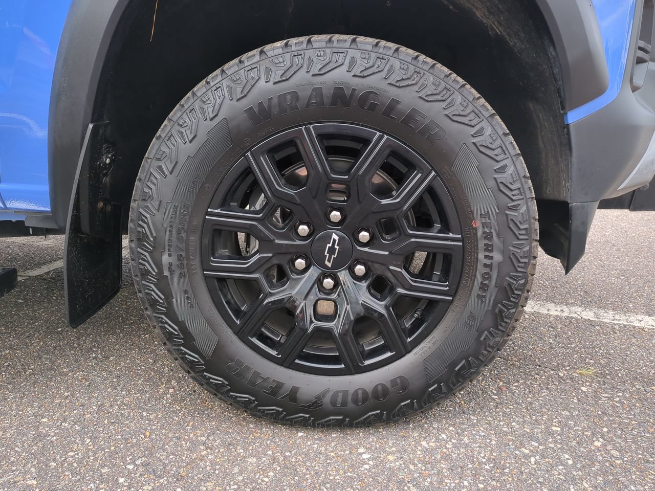 Used 2025 Chevrolet Colorado Trail Boss AWD/4WD image 11