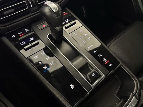 Used 2023 Porsche Macan w/ Premium Package Plus AWD/4WD image 24