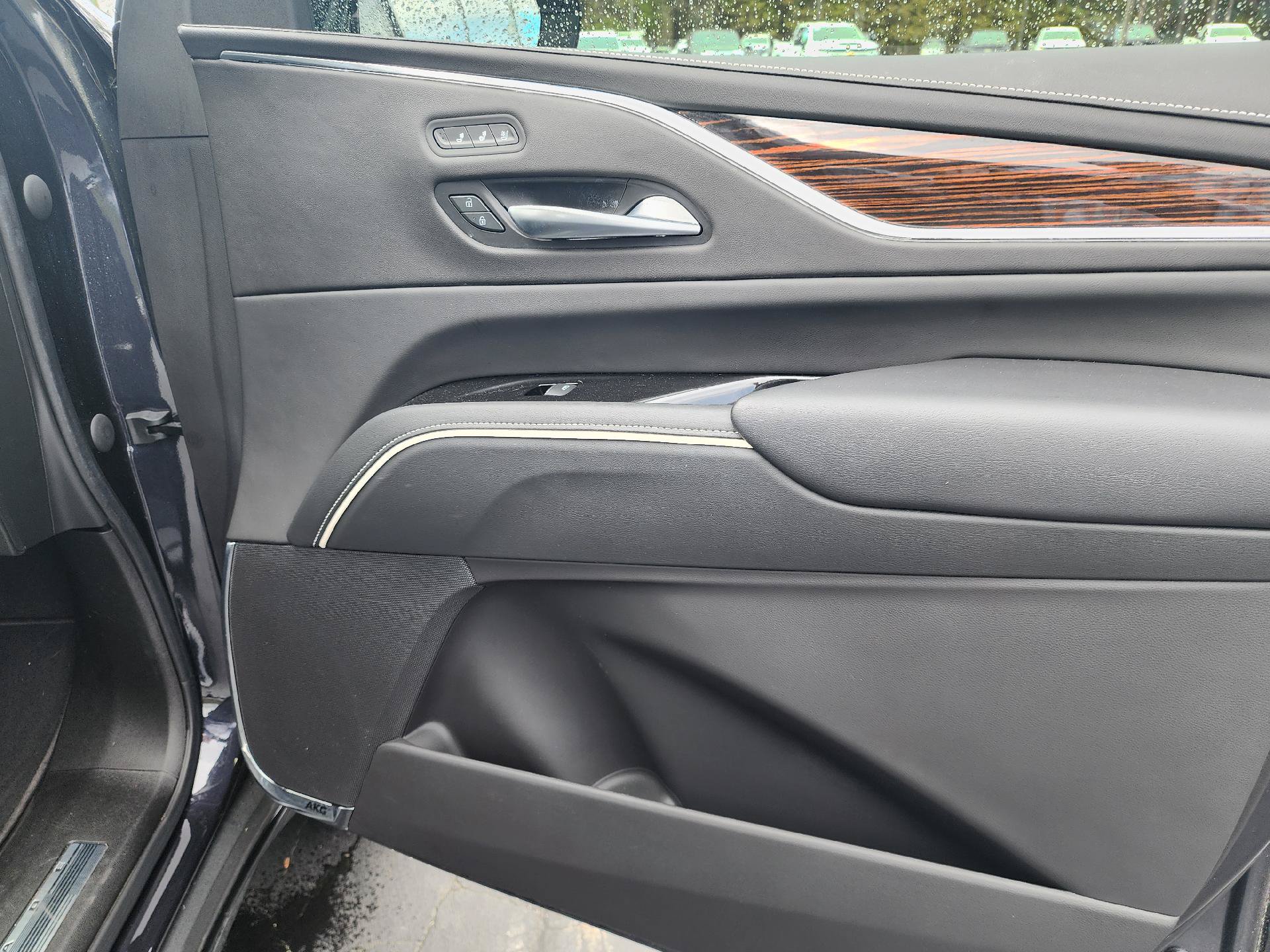 Used 2023 Cadillac Escalade Premium Luxury AWD/4WD image 10