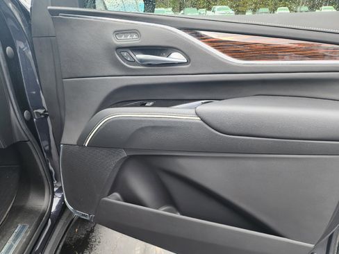 Used 2023 Cadillac Escalade Premium Luxury image 10