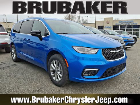 New 2026 Chrysler Pacifica Select AWD/4WD image 1