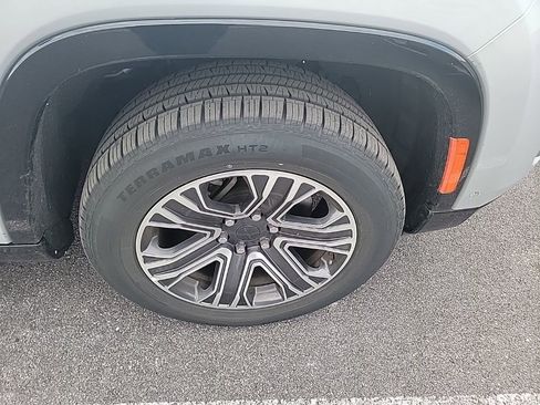 Used 2024 Jeep Wagoneer L Series II w/ Flexible Seating Group image 10