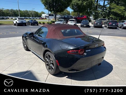 Used 2018 MAZDA MX-5 Miata Club RWD image 5