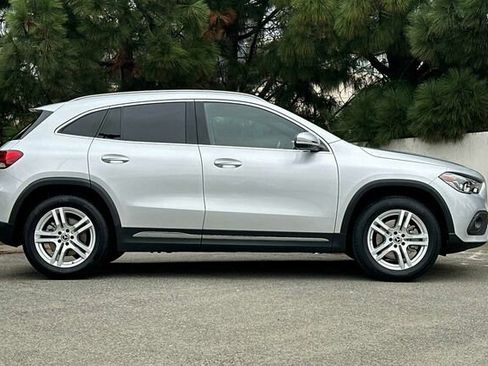 Used 2023 Mercedes-Benz GLA 250 4MATIC image 3