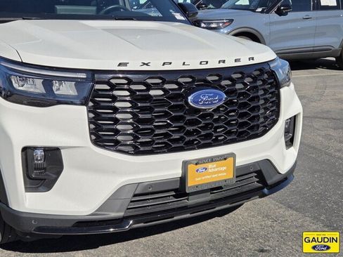 Certified 2025 Ford Explorer ST-Line AWD/4WD image 2