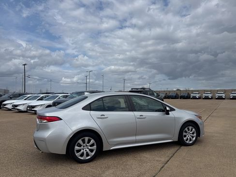 Used 2022 Toyota Corolla LE image 21