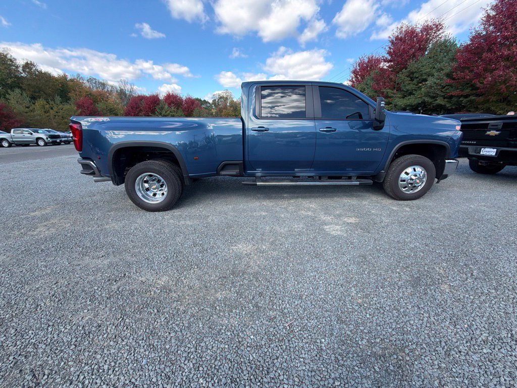 Used 2026 Chevrolet Silverado 3500 LT w/ Safety Package AWD/4WD image 8