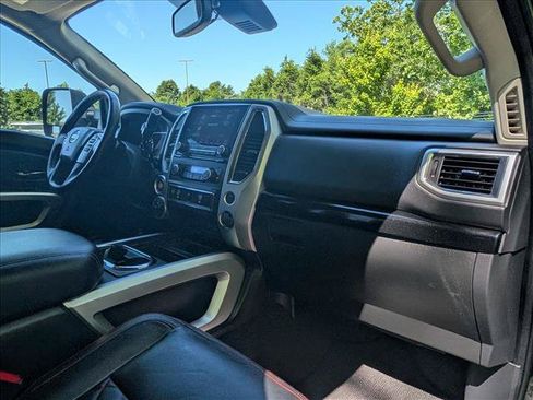 Used 2021 Nissan Titan SV w/ SV Convenience Package AWD/4WD image 13