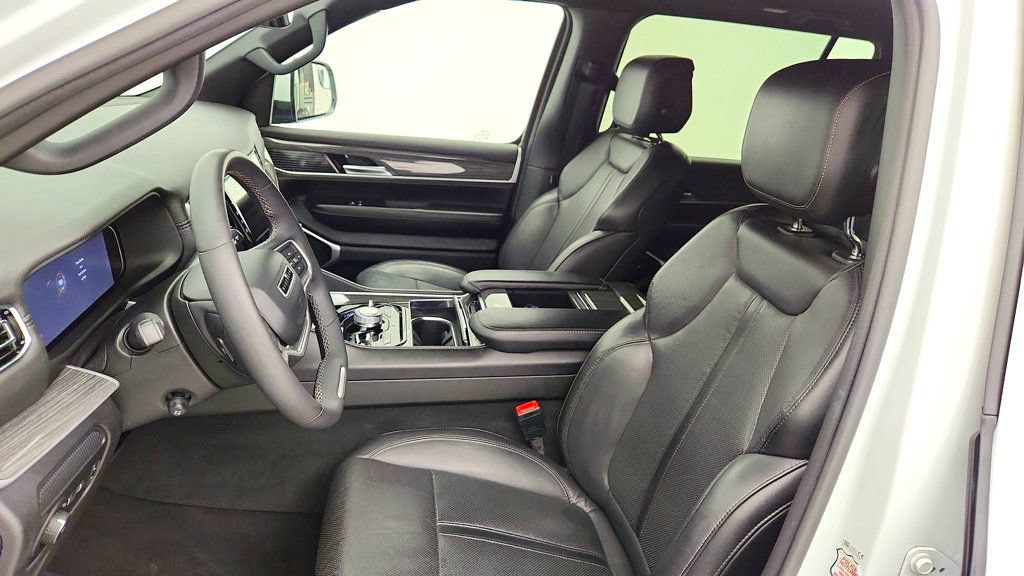 Used 2022 Jeep Wagoneer Series III AWD/4WD image 19