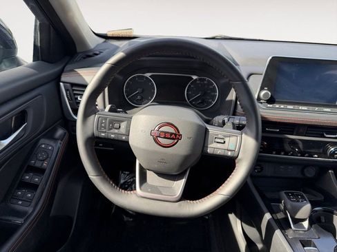 Used 2025 Nissan Rogue SV image 19