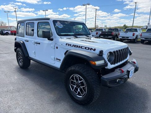 Used 2025 Jeep Wrangler Unlimited Rubicon AWD/4WD image 7