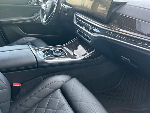 Certified 2024 BMW X7 xDrive40i w/ Premium Package image 21