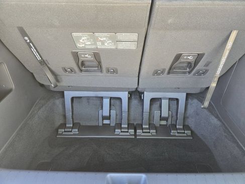 New 2026 Kia Carnival EX FWD image 24