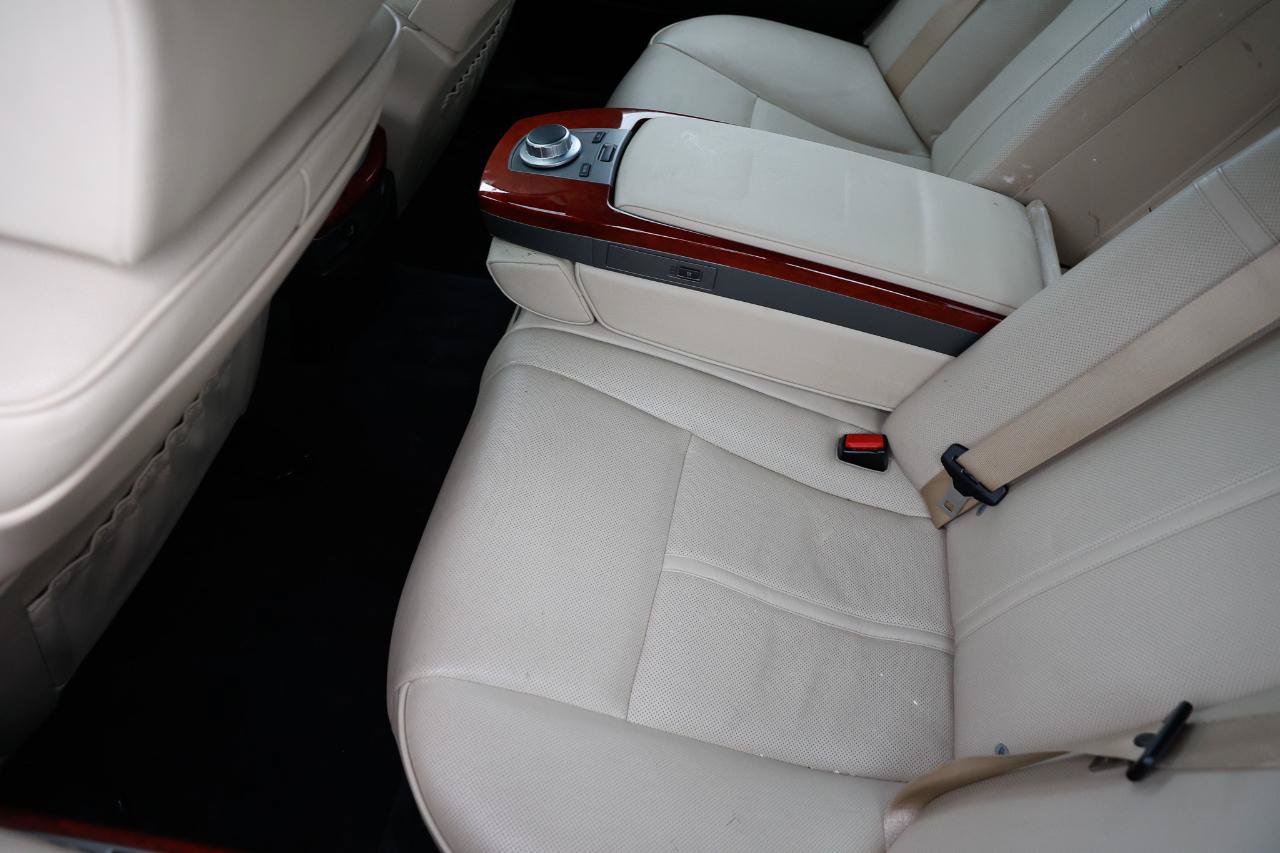 Used 2008 BMW ALPINA B7 w/ Rear Entertainment Pkg RWD image 12