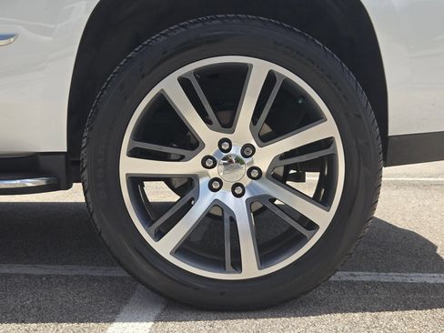 Used 2016 Cadillac Escalade Luxury AWD/4WD image 32