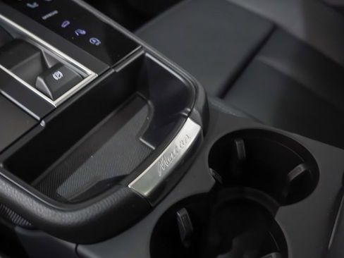 Certified 2025 Porsche Macan image 34