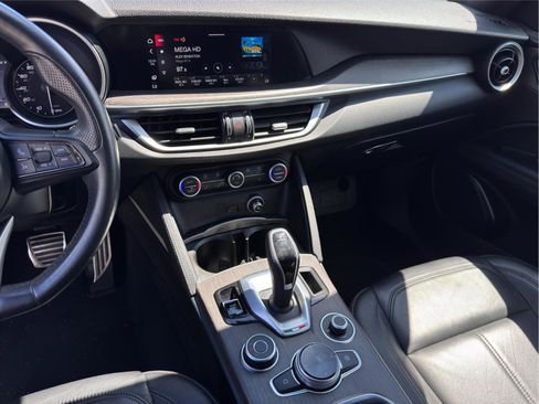 Used 2022 Alfa Romeo Stelvio Ti image 13
