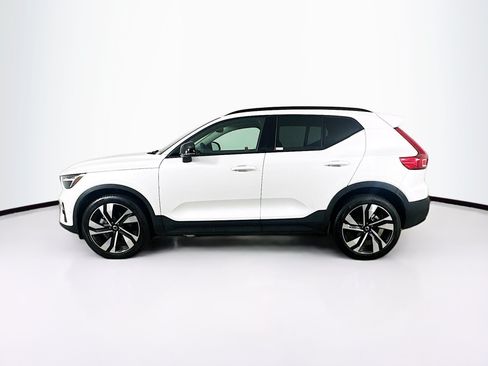 Used 2025 Volvo XC40 B5 Plus AWD/4WD image 4