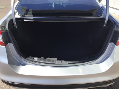 Used 2015 Ford Fusion SE FWD image 8