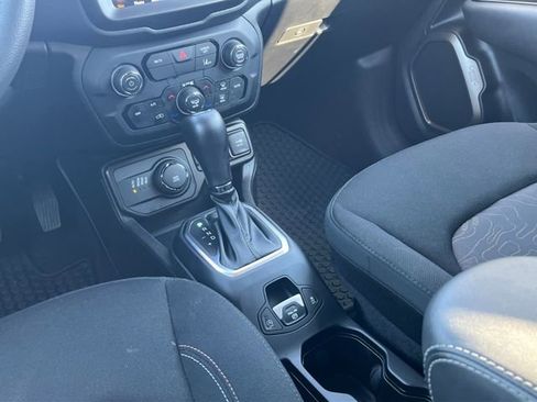 Used 2023 Jeep Renegade Latitude image 14