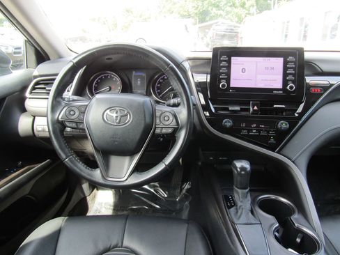 Used 2021 Toyota Camry SE FWD image 17