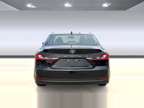 Used 2025 Toyota Camry LE FWD image 10