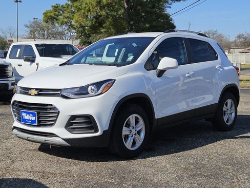 Used 2022 Chevrolet Trax LT w/ LT Convenience Package image 4