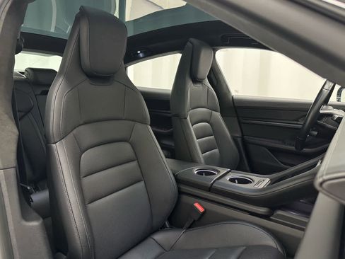 Used 2021 Porsche Taycan Turbo image 19