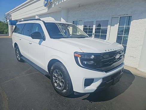 Used 2025 Ford Expedition Max Active AWD/4WD image 2