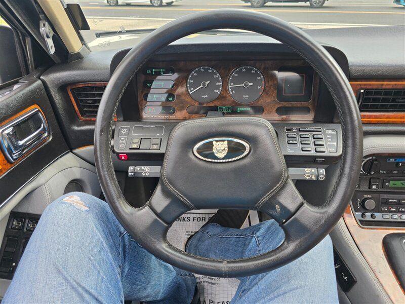 Used 1989 Jaguar XJ6 RWD image 10