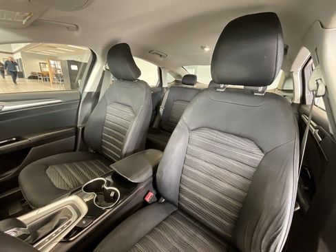 Used 2016 Ford Fusion SE image 10