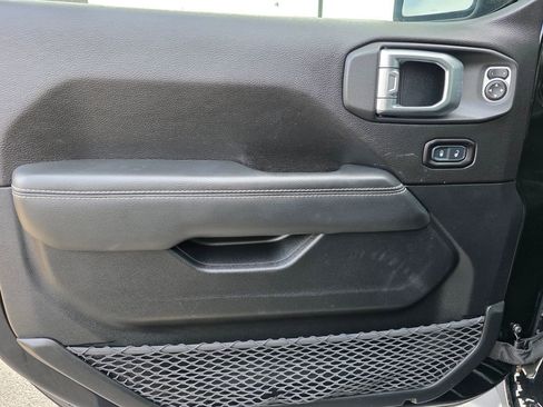 Used 2019 Jeep Wrangler Unlimited Sahara w/ Uconnect 4C Nav & Sound Group image 12