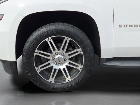 Used 2019 Chevrolet Suburban LT image 10