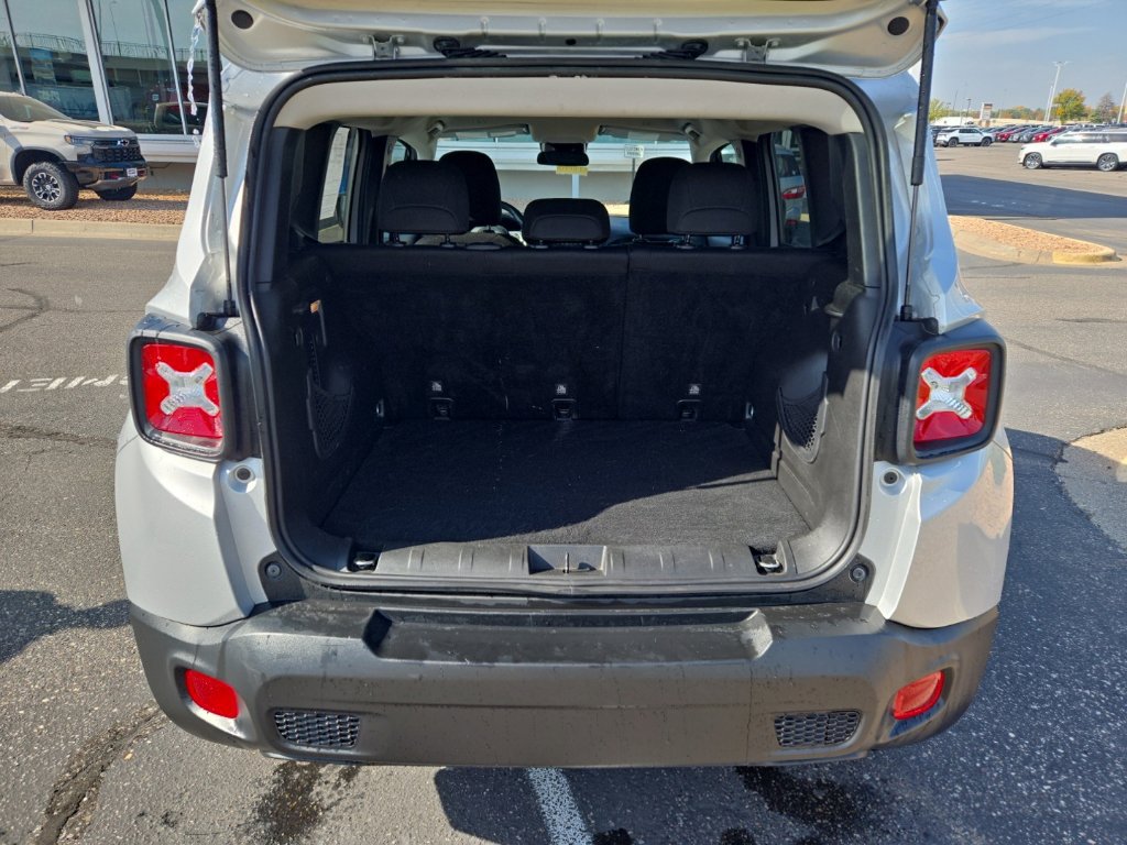 Used 2020 Jeep Renegade Latitude w/ Cold Weather Group AWD/4WD image 14