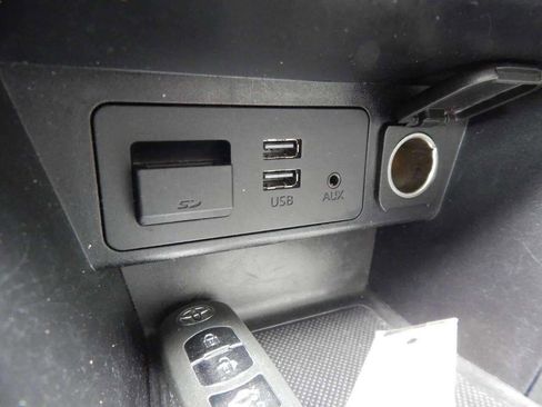 Used 2019 Toyota Yaris XLE image 44