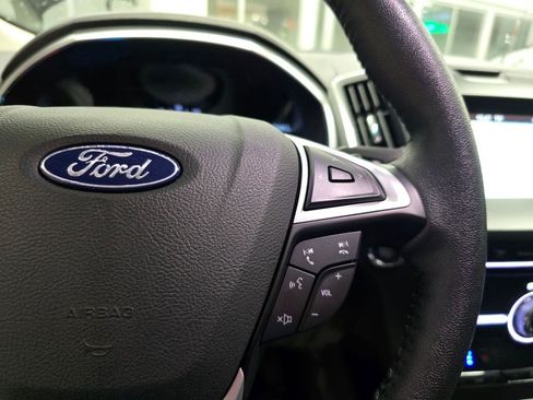 Used 2018 Ford Edge Titanium w/ Equipment Group 302A AWD/4WD image 20