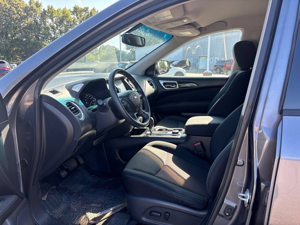 Used 2017 Nissan Pathfinder SV AWD/4WD image 5