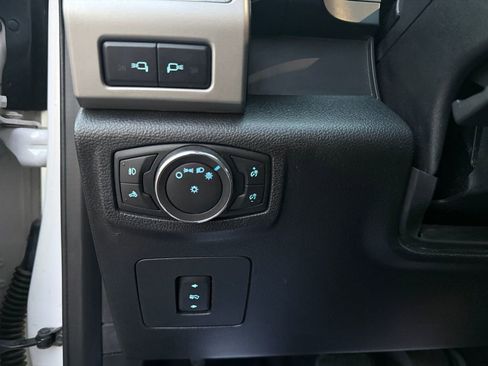 Used 2015 Ford F150 Lariat image 16