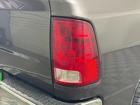 Used 2020 RAM 1500 Classic SLT image 33