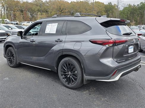 Used 2024 Toyota Highlander XSE image 6