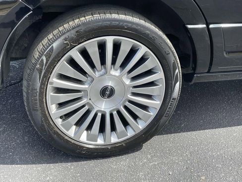 Used 2017 Lincoln Navigator Select image 7