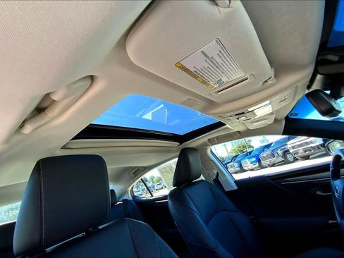 Used 2024 Lexus ES 250 w/ Premium Package image 25