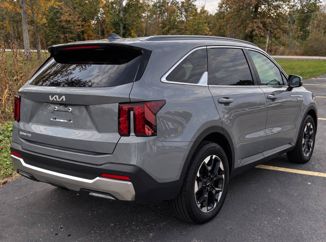 Used 2024 Kia Sorento S w/ Panoramic Sunroof Package FWD image 6